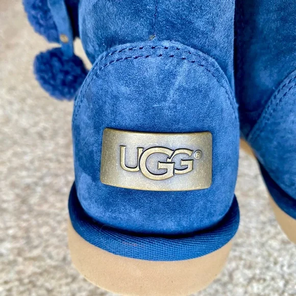 UGG Plumdale Cuff Boots - Picture 8 of 15